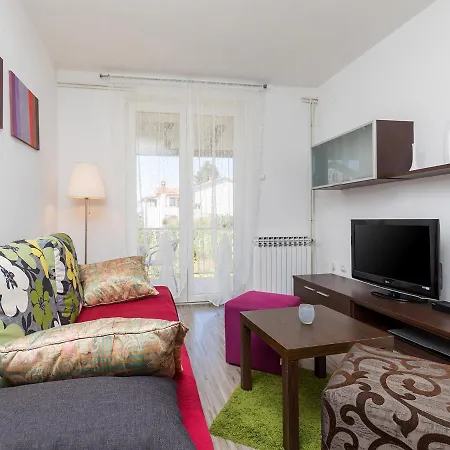 Tasha Apartament *